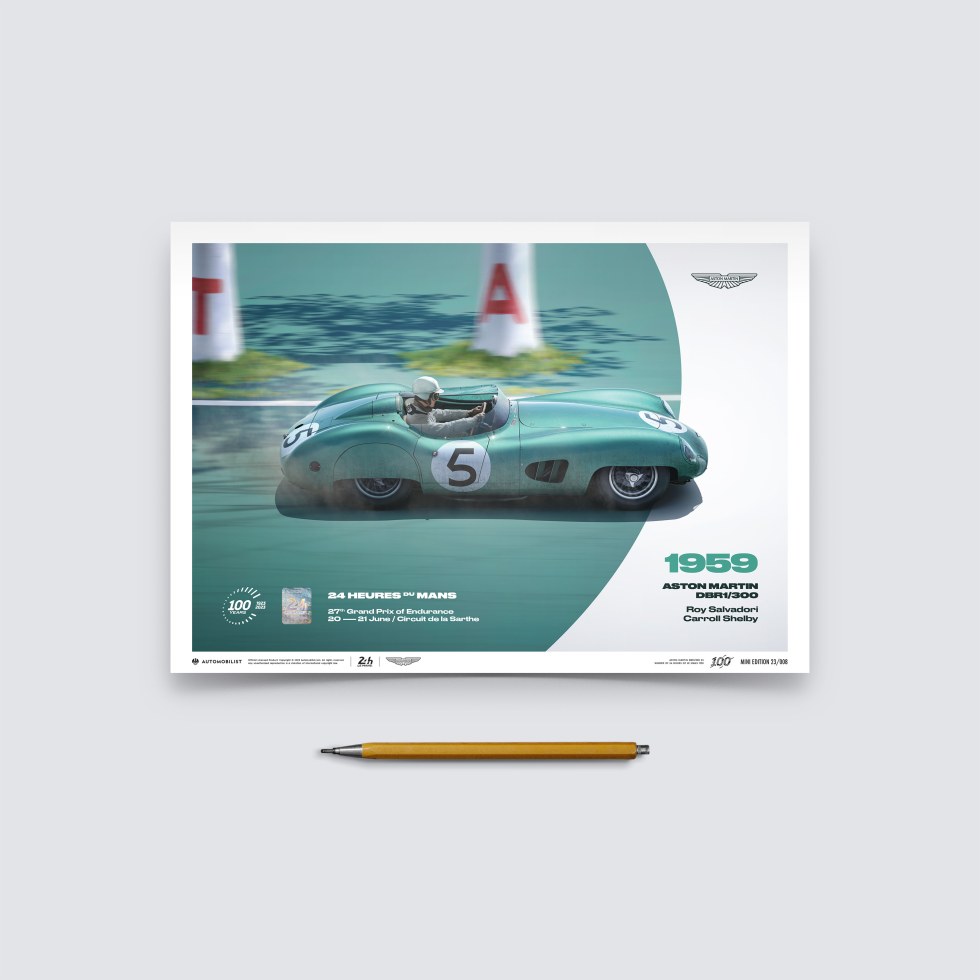 Automobilist Posters | Aston Martin DBR1/300 - 24h Le Mans - 100th Anniversary - 1959, Mini Edition, 21 x 30 cm - Plakáty Limited Edition