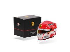 Modely aut a&nbsp;motorek model přilby 1/2 Charles Leclerc 2025