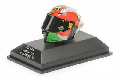 Modely aut a motorek model přilby 1/8 Valentino Rossi MotoGP Mugello 2018