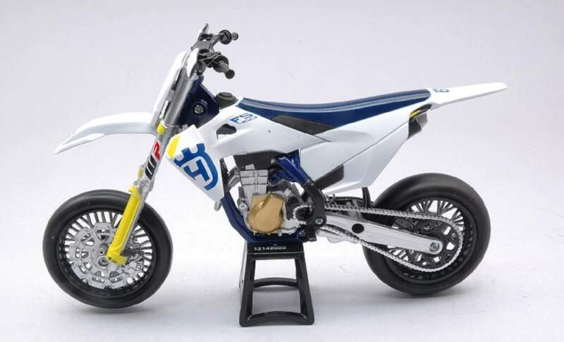 Model motocyklu Husqvarna FS 450 Supermoto 1:12 - Modely aut a&nbsp;motorek